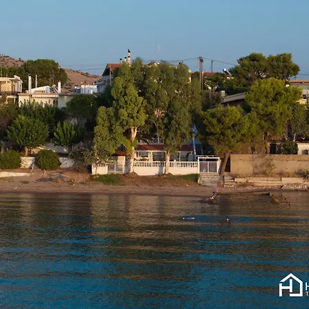 Sandy - Seafront & Luxury Holiday home *