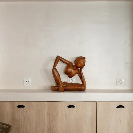 Sandy - Seafront & Luxury *