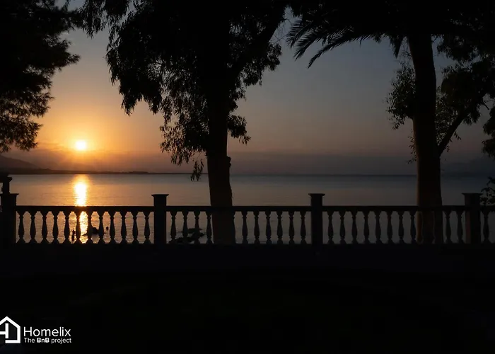 Sandy - Seafront & Luxury